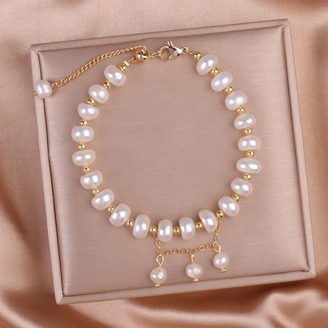 Pearl beaded bracelet.