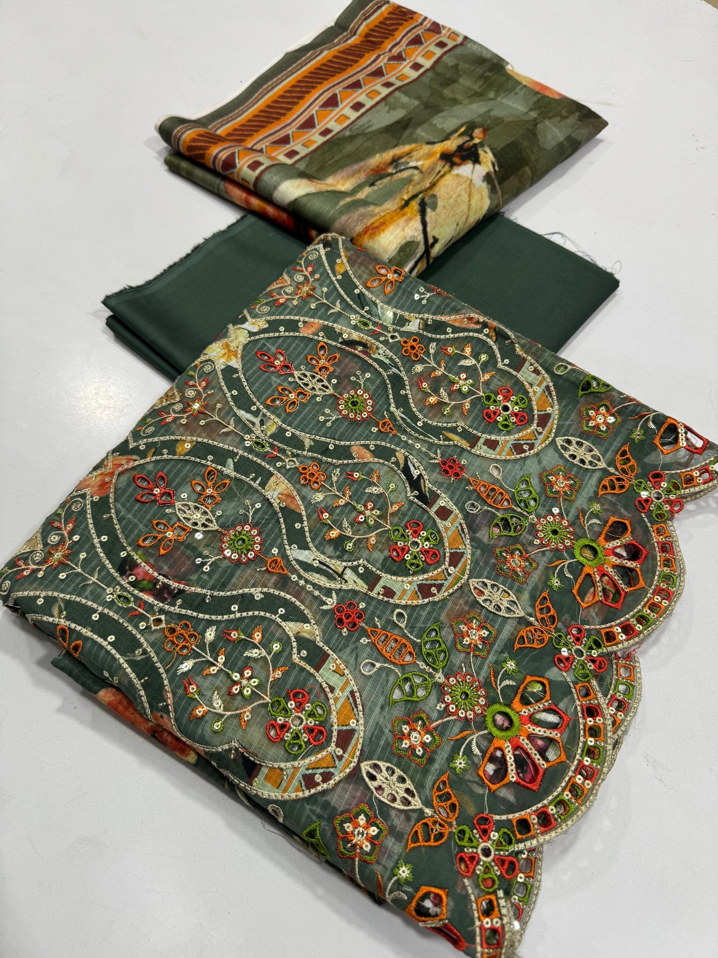 RIWAYAT, 3 PC PRINT LAWN EMBROIDERYED CHIKENCARI