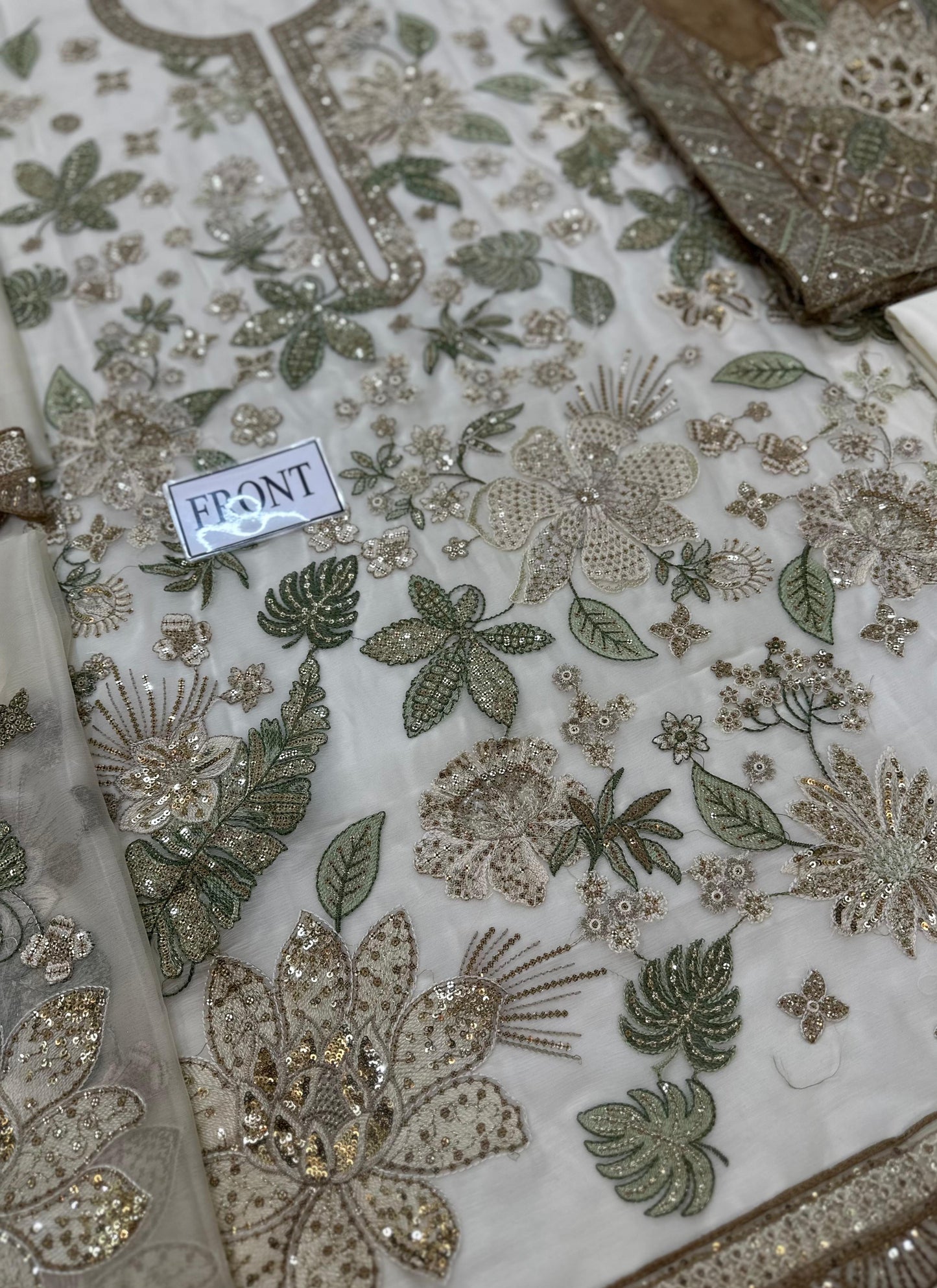 Jazmin, High-quality chiffon embroidered front and back, embroidered sleeves,