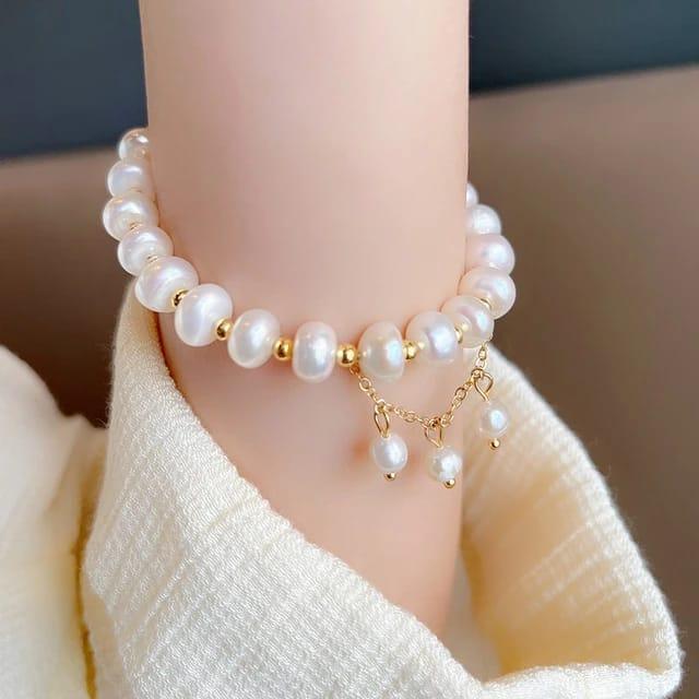Pearl beaded bracelet.
