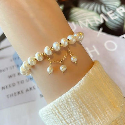 Pearl beaded bracelet.