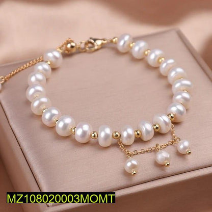 Pearl beaded bracelet.