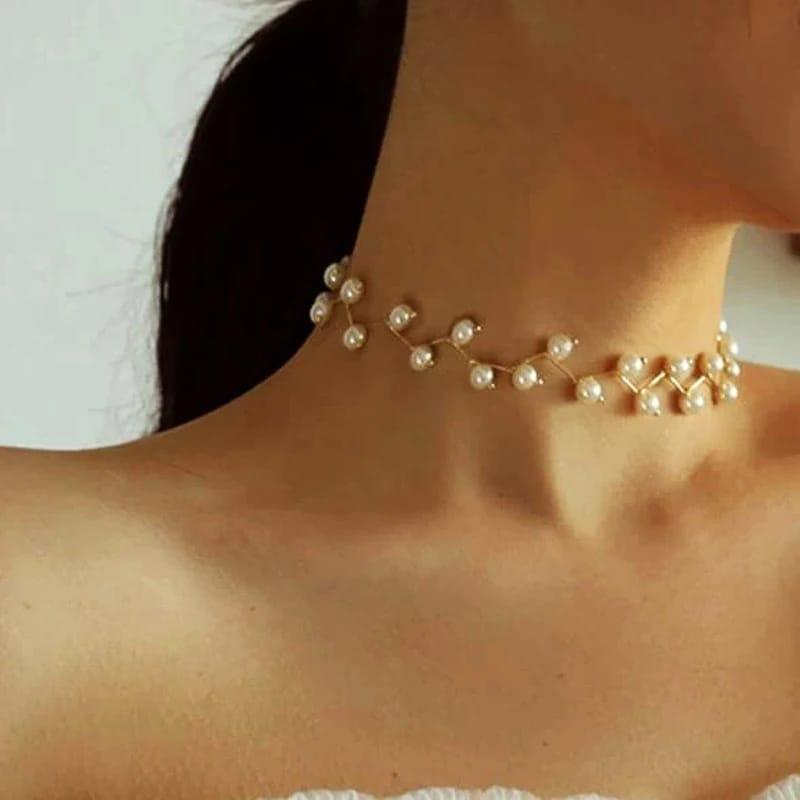 TRENDY NECK CHOKER.