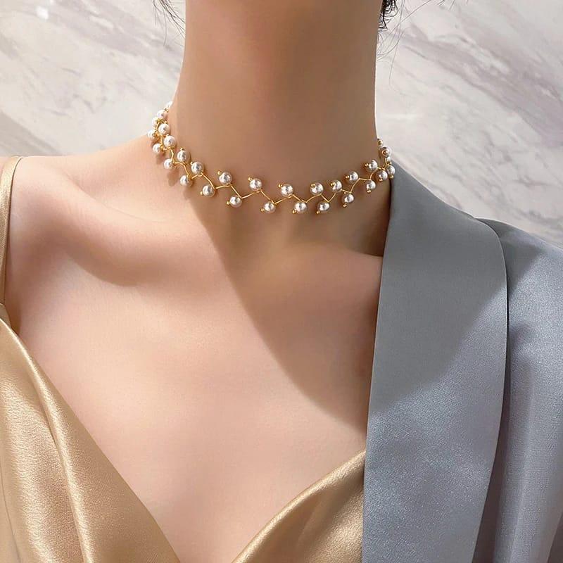 TRENDY NECK CHOKER.