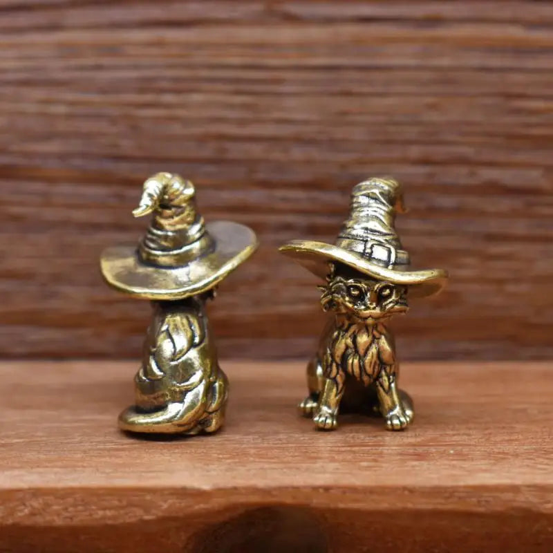 Decorative Small Brass Kitten Statue, Retro sorcerer Cat Miniature for Unique Home Decor.