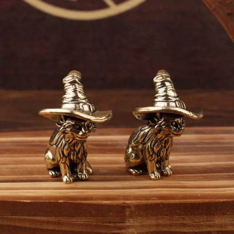 Decorative Small Brass Kitten Statue, Retro sorcerer Cat Miniature for Unique Home Decor.