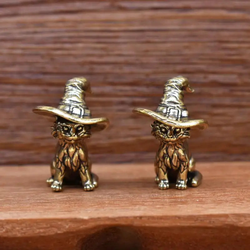 Decorative Small Brass Kitten Statue, Retro sorcerer Cat Miniature for Unique Home Decor.