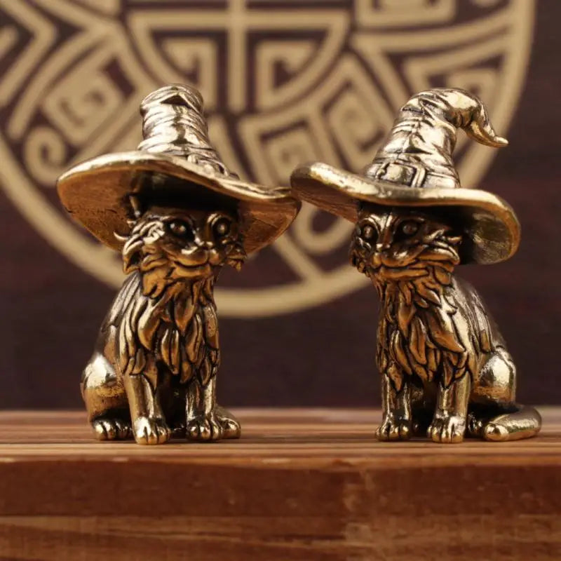 Decorative Small Brass Kitten Statue, Retro sorcerer Cat Miniature for Unique Home Decor.