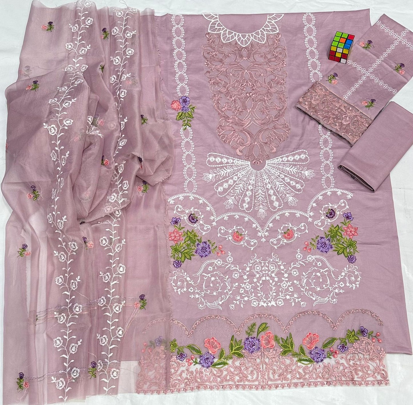 Parishay 6138 Premium lawn embroidered patch