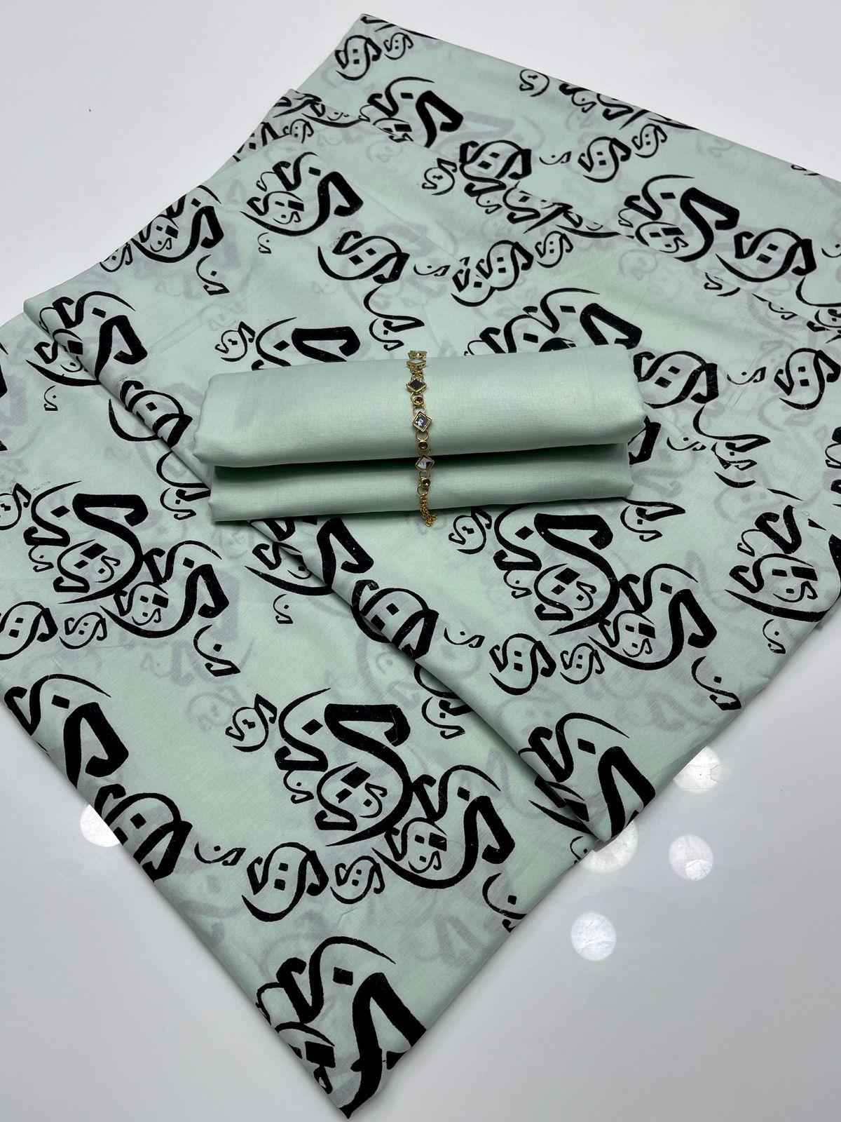 Khaddi Lawn,Shirt & Trouser, printed calligraphy dupatta.