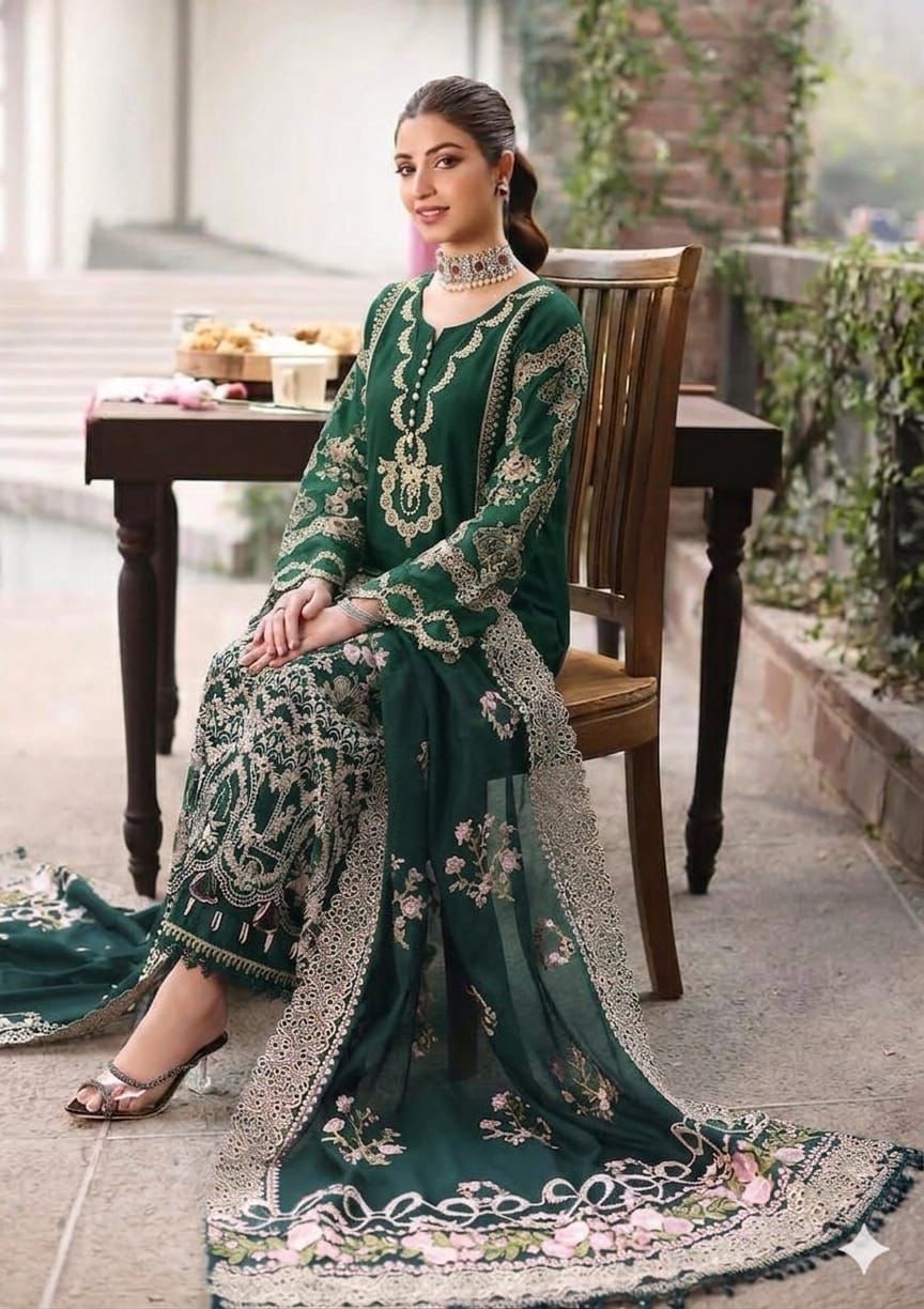 KAHF, WEAR BY THE GORGEOUS ACTRESS KINZA HASHMI