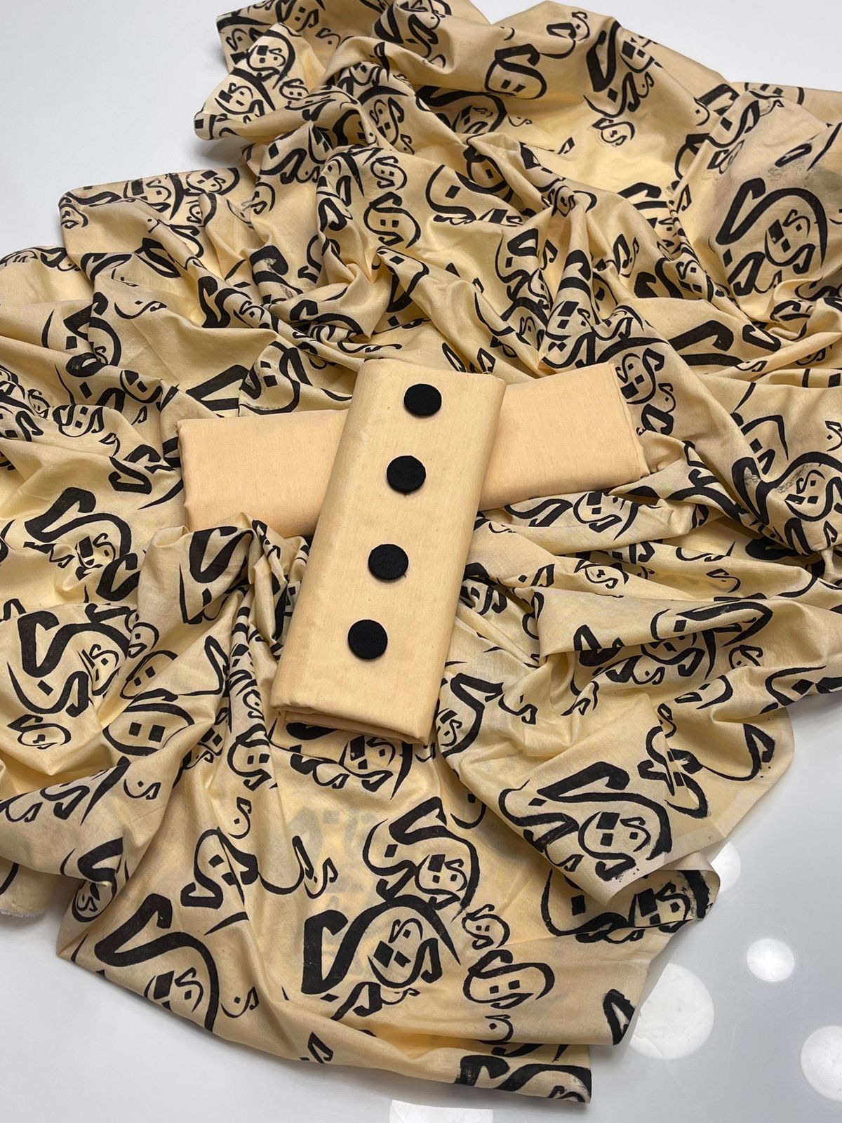 Khaddi Lawn,Shirt & Trouser, printed calligraphy dupatta.