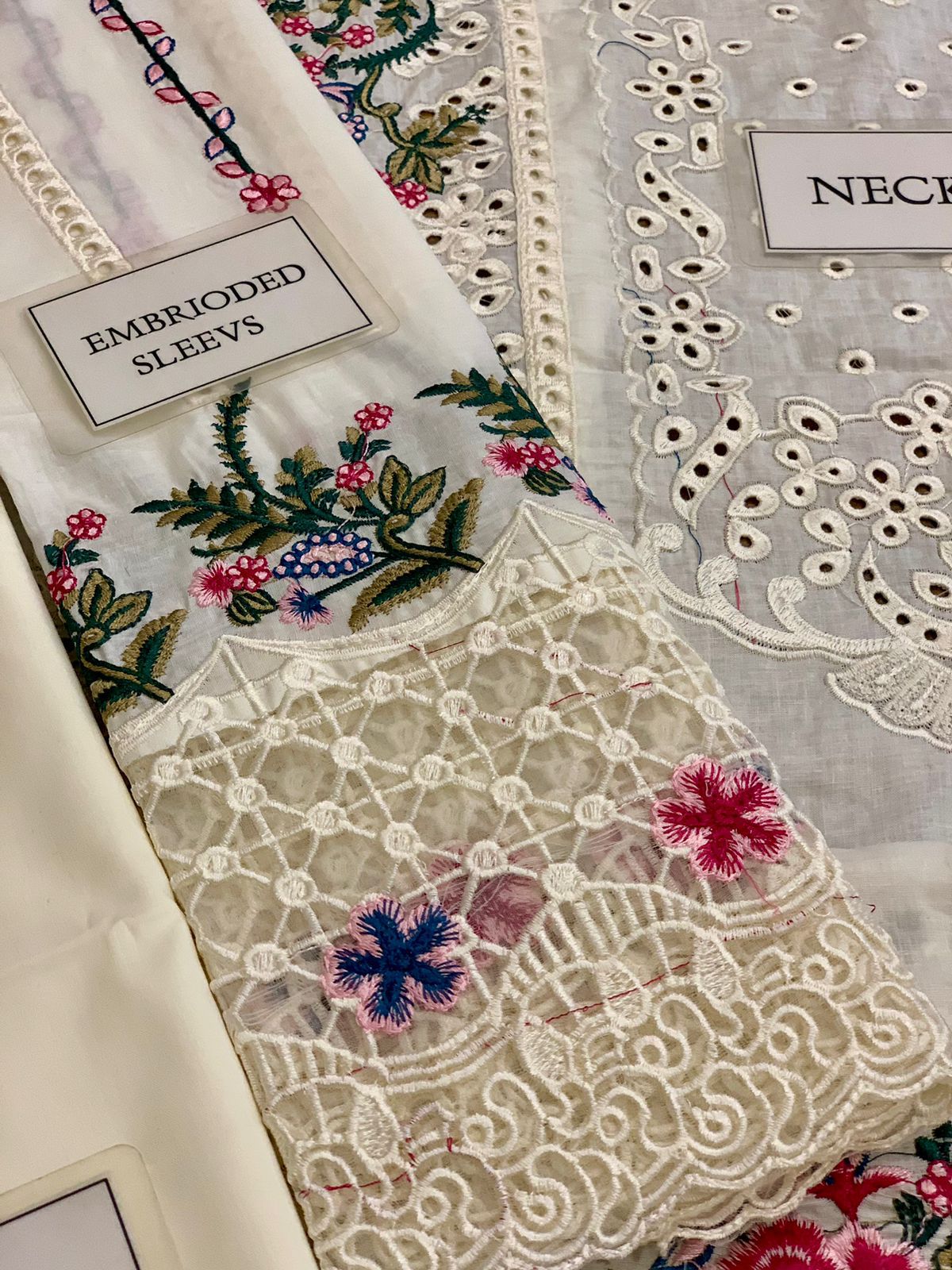 QALAMKAR (SELIN)
LUXURY LAWN CHICKEN KARI COLLECTION