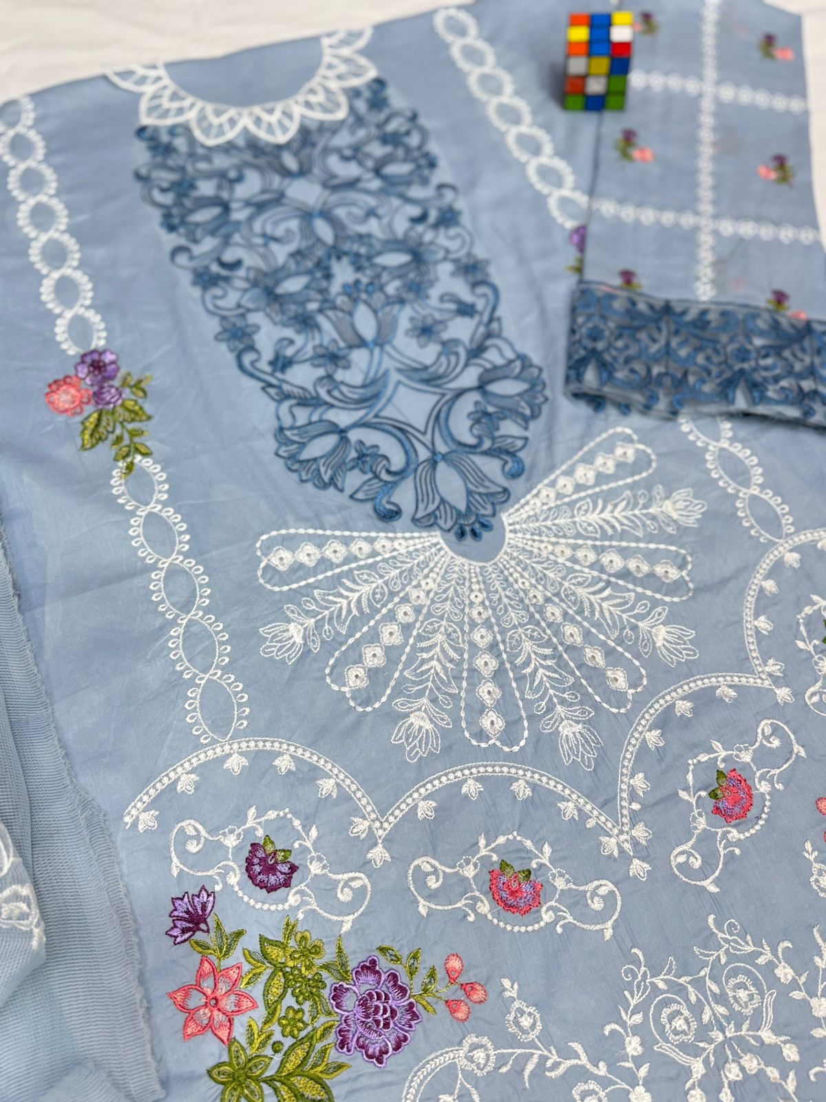 Parishay 6138 Premium lawn embroidered patch