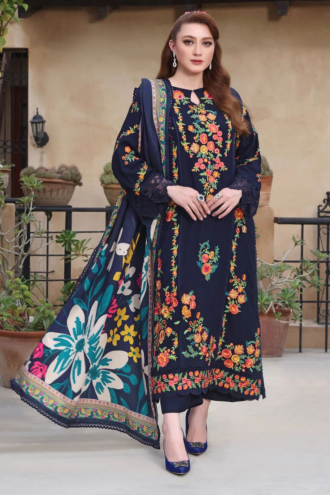 Aneela's embroidered lawn shirt and  printed Monark duppata