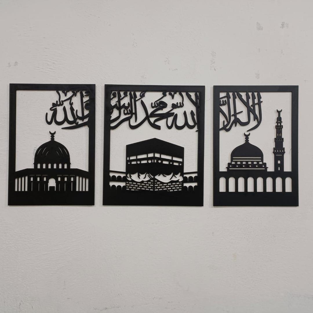 Kalma frames wooden wall