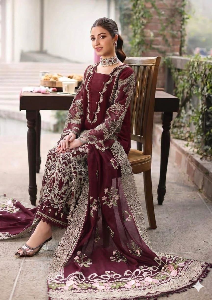 KAHF, WEAR BY THE GORGEOUS ACTRESS KINZA HASHMI