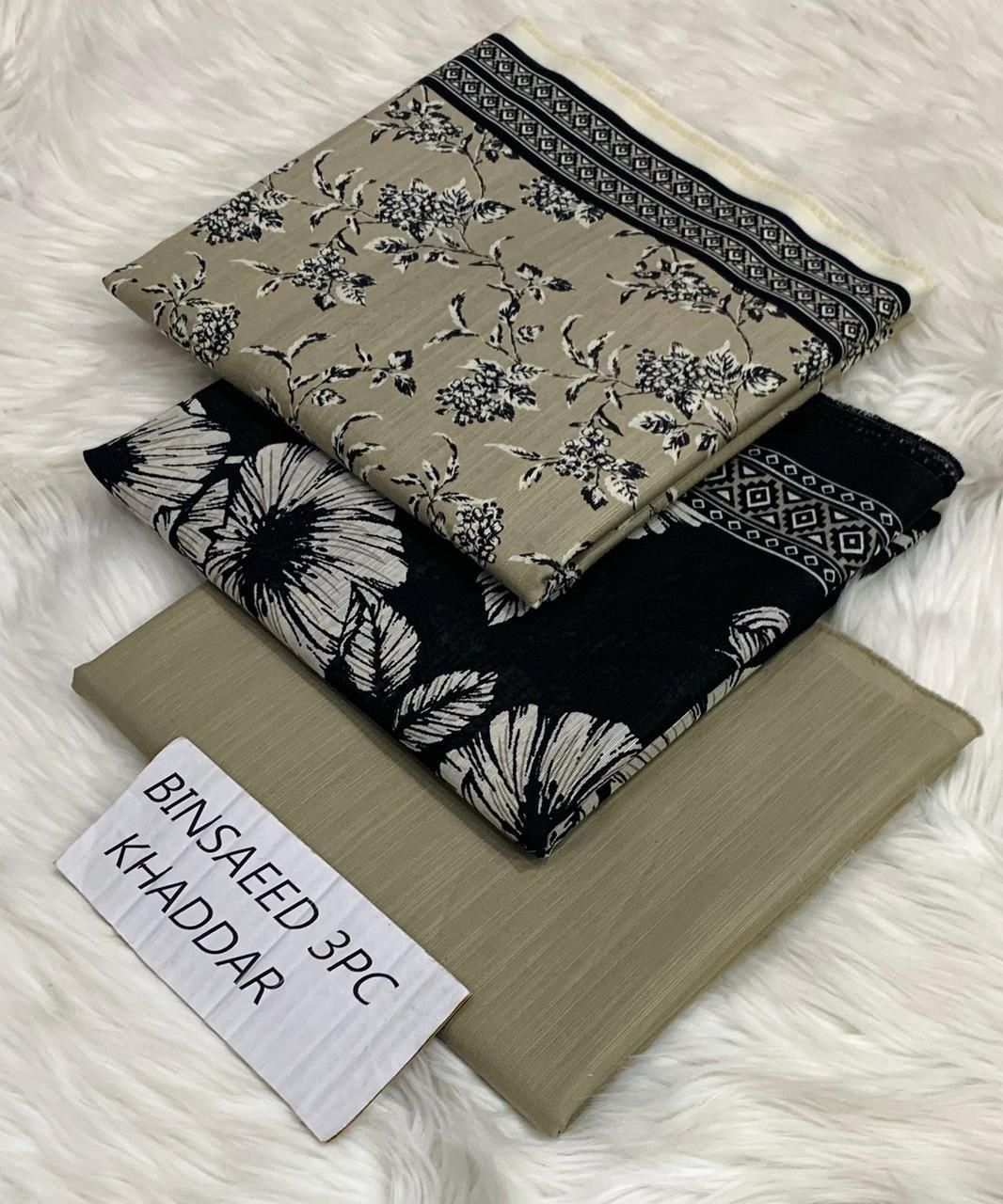 Ladies winter collection printed Karandi (Dupatta, shirt, trouser, 3Pcs)