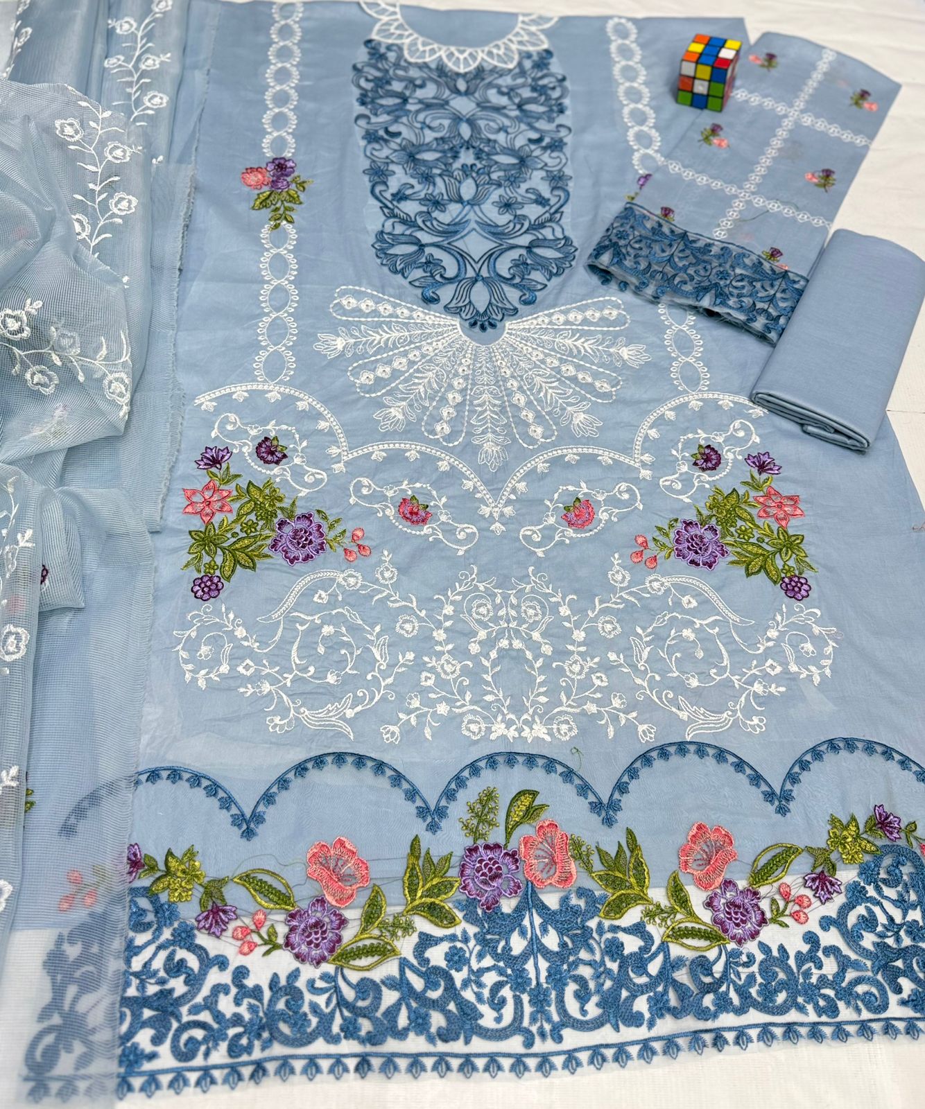 Parishay 6138 Premium lawn embroidered patch