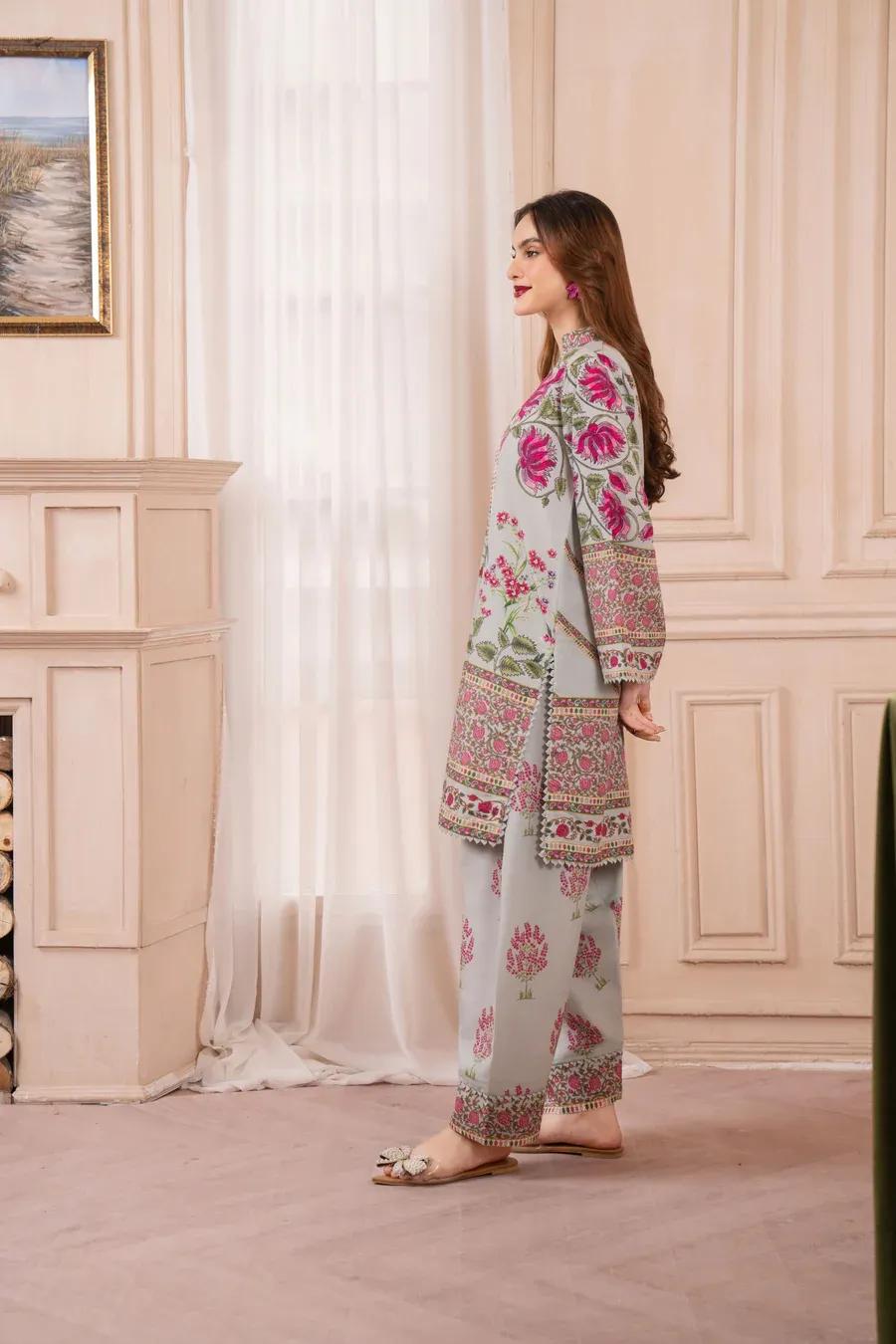 Silky lawn digital print coord set Kainaat