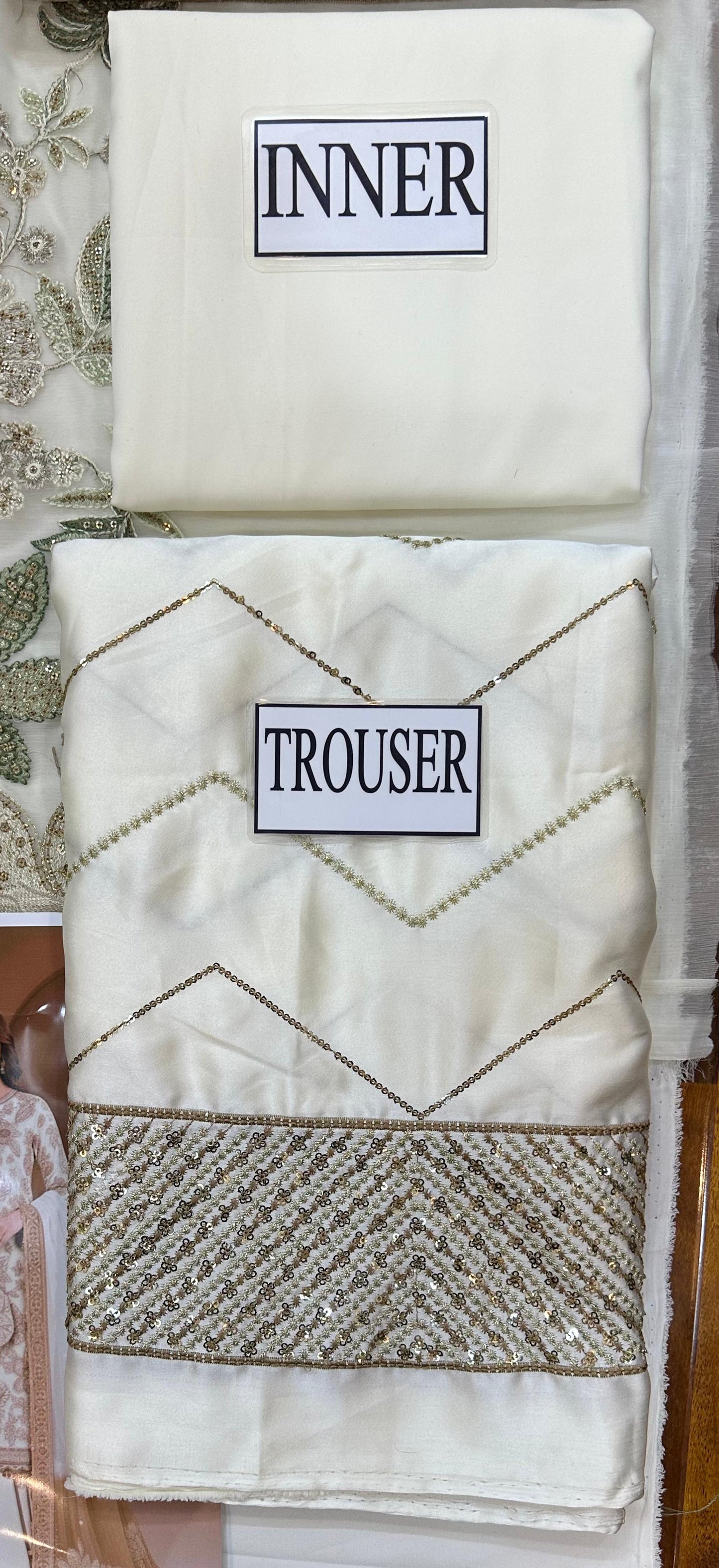 Jazmin, High-quality chiffon embroidered front and back, embroidered sleeves,