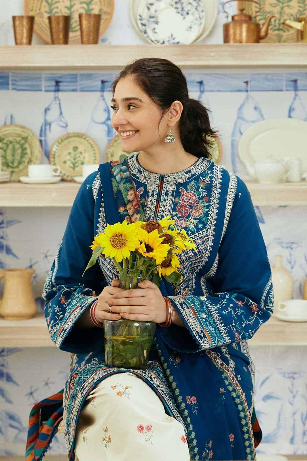 Women embroidered khaddar unstitched 3pcs