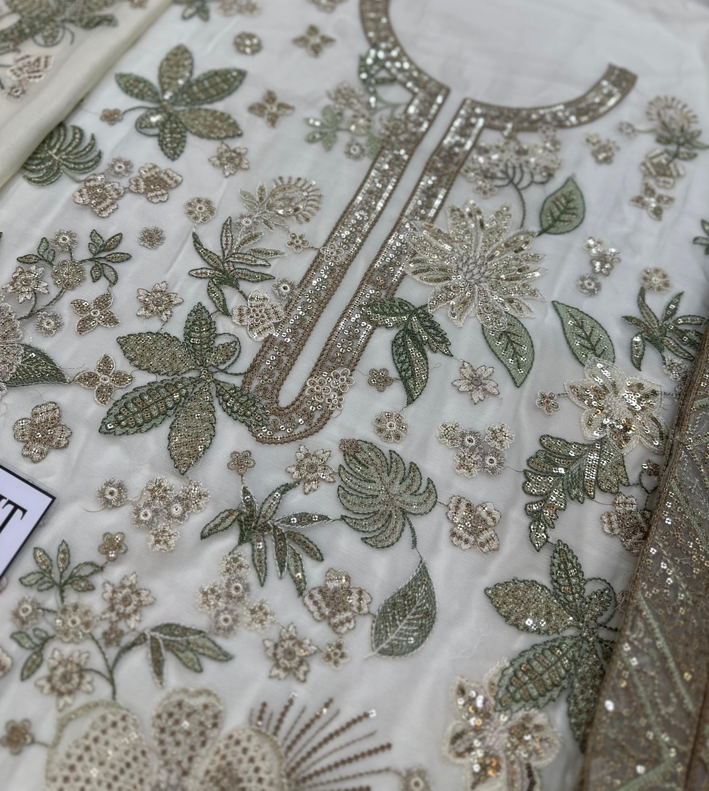 Jazmin, High-quality chiffon embroidered front and back, embroidered sleeves,
