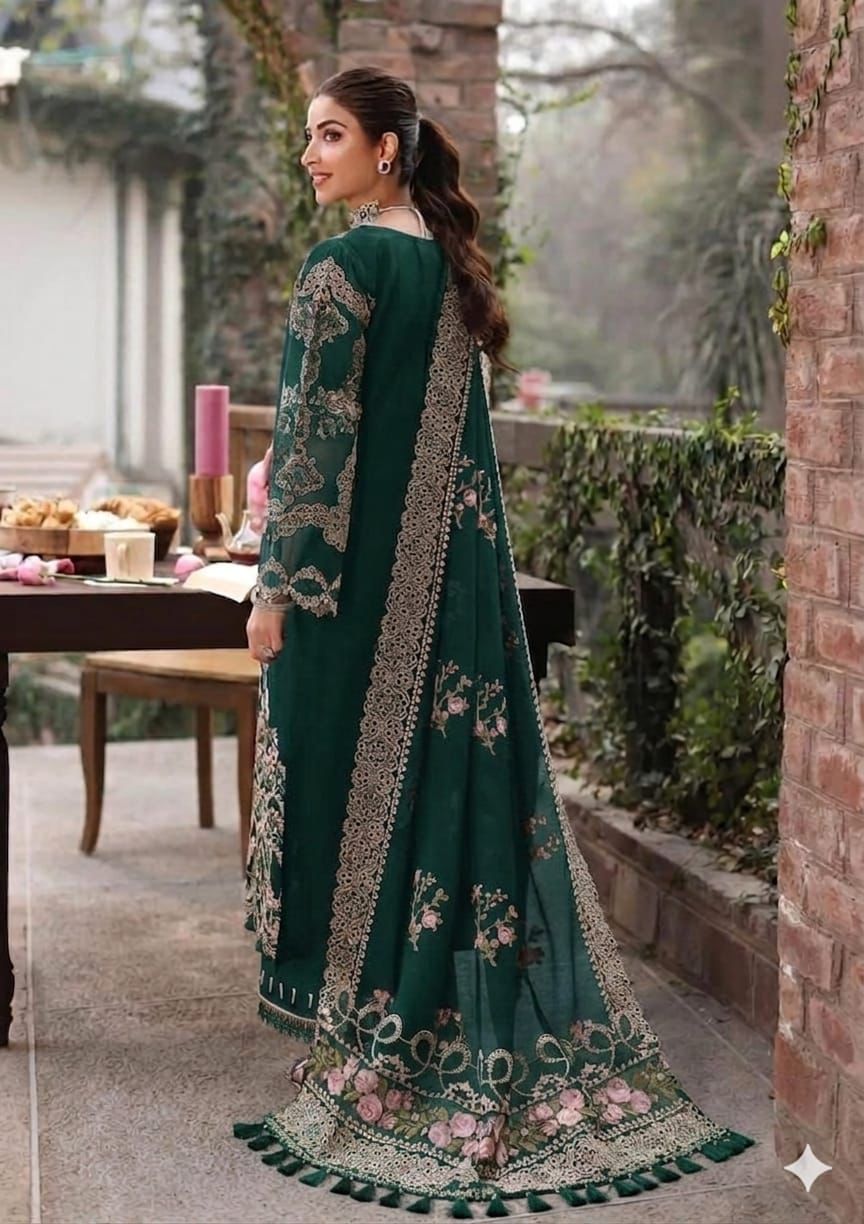 KAHF, WEAR BY THE GORGEOUS ACTRESS KINZA HASHMI