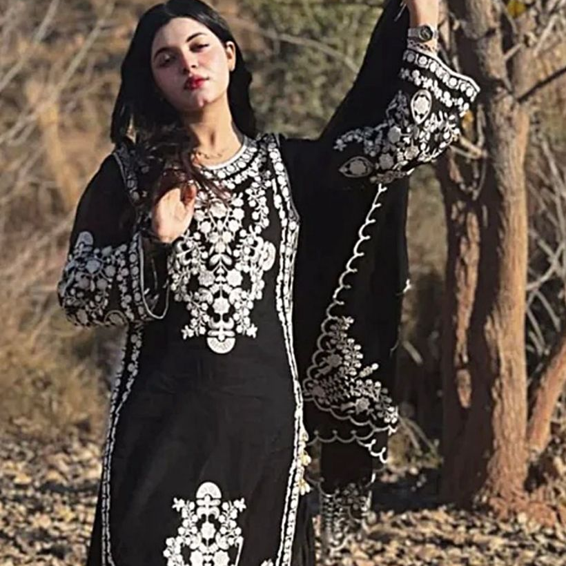 Agha Noor luxury, Fine Quality 90/70 Lawn with Ready to wear Chiffon Emb Dopatta*