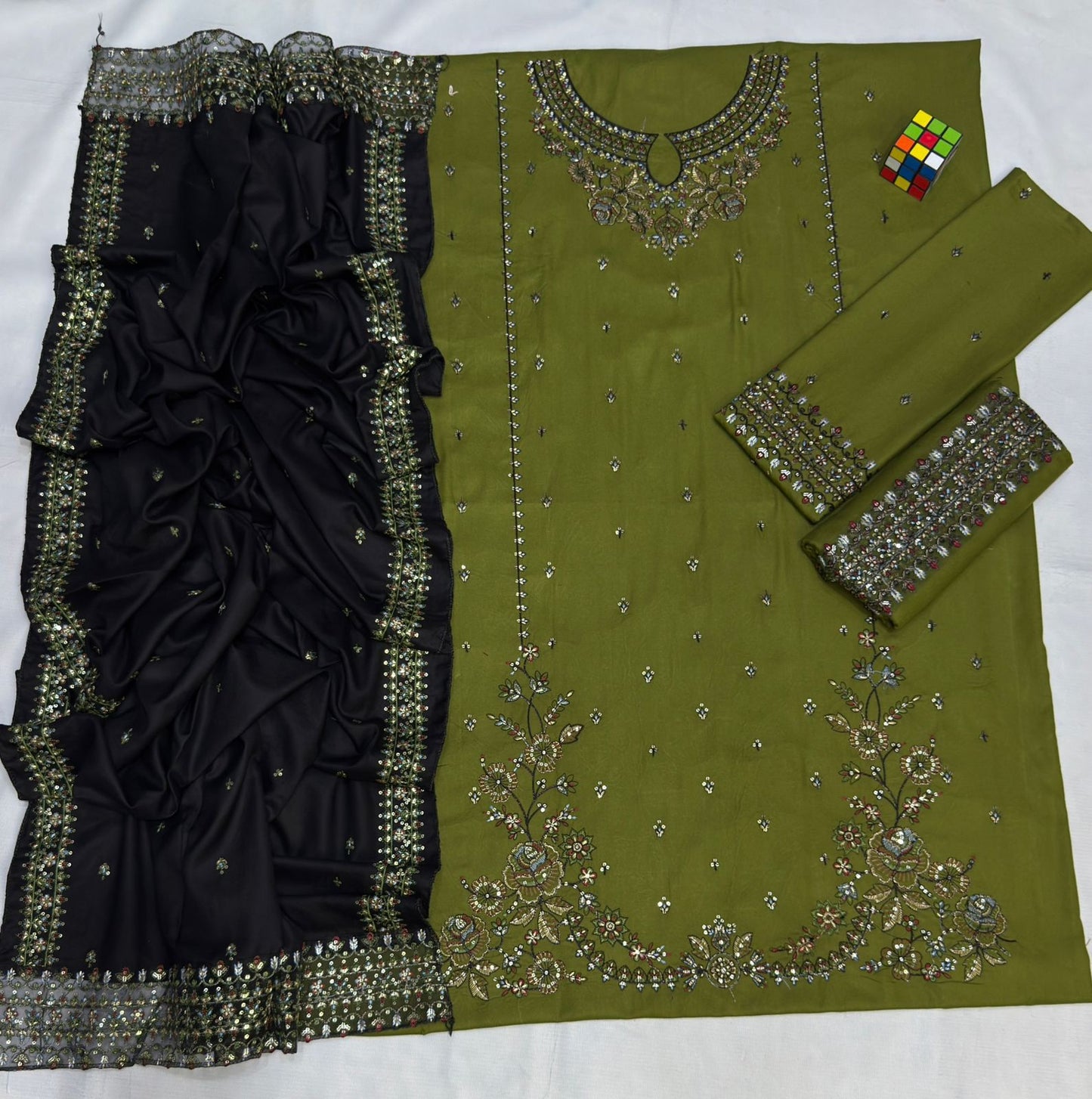 Ladies elegant dress Dhanak