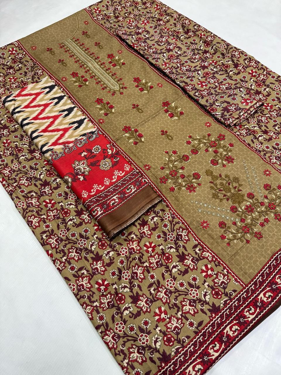 Hajra Eman, (حاجرہ ایمان) Lawn 90/70, Pannel sequence Embroidered 40 design and color
