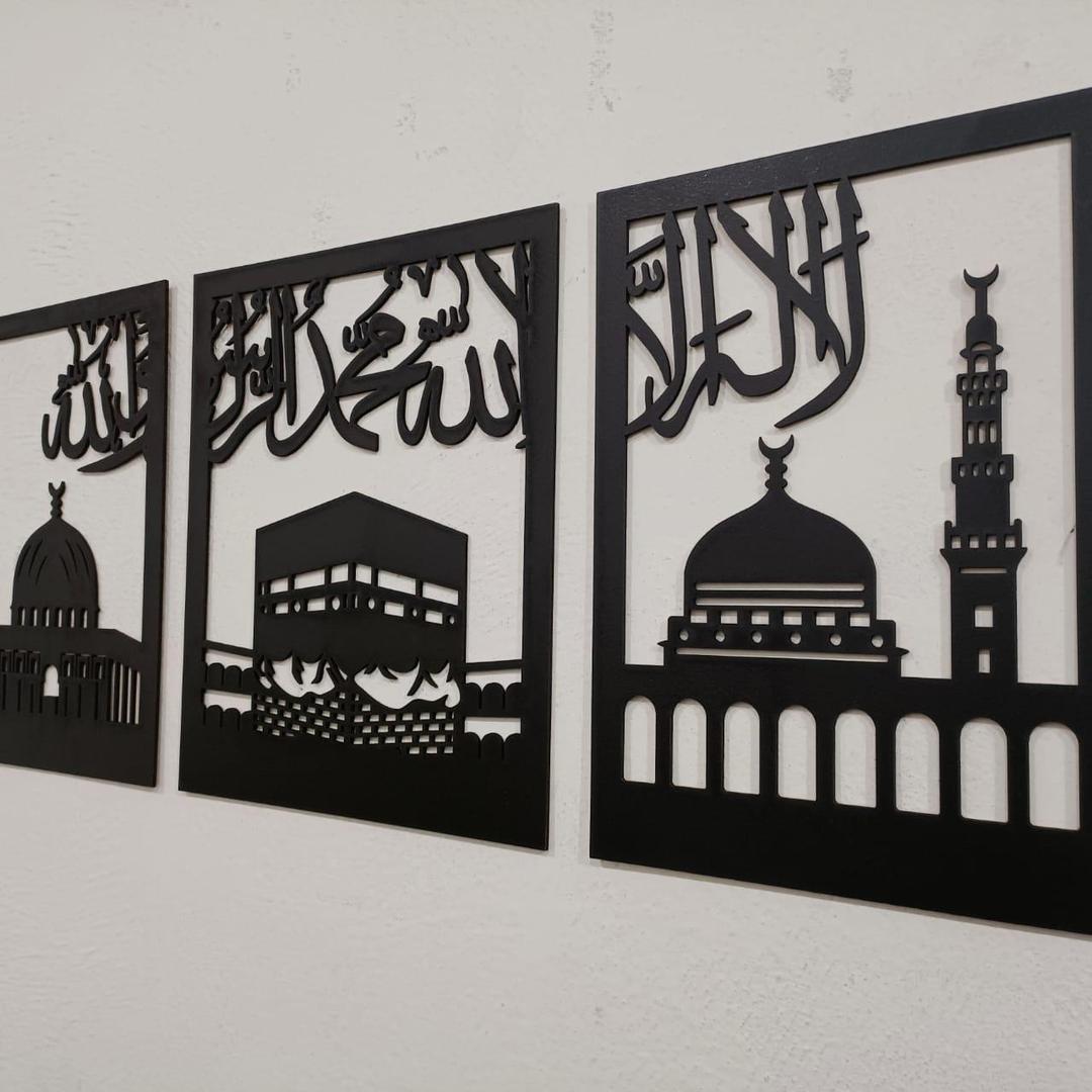 Kalma frames wooden wall