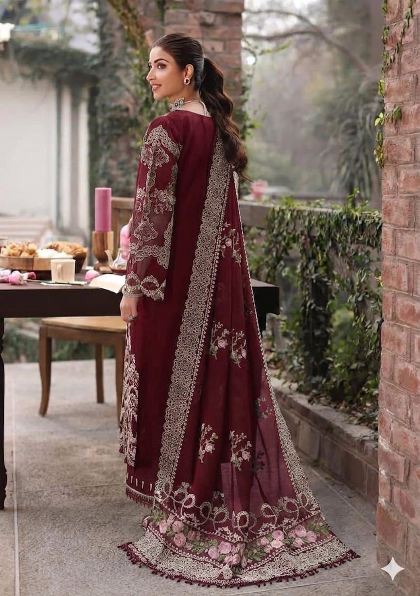 KAHF, WEAR BY THE GORGEOUS ACTRESS KINZA HASHMI
