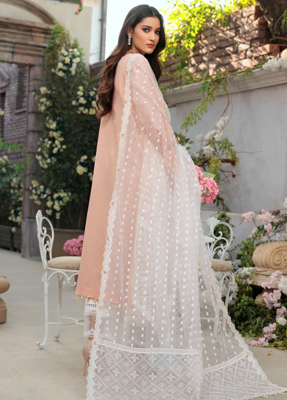 Anaaya lawn